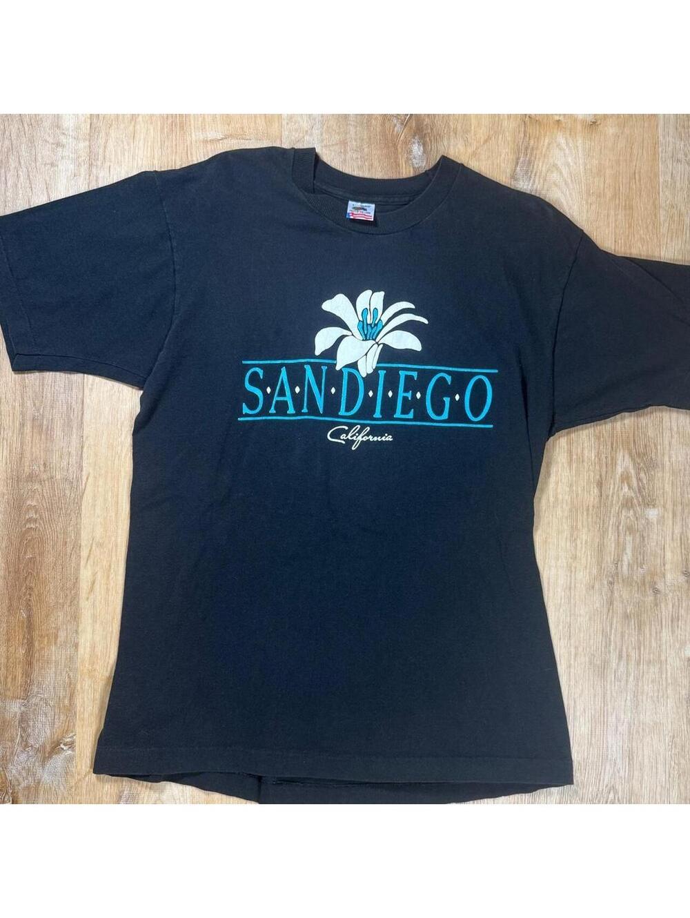 90s San Diego Graphic Tee – Black (L)